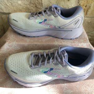 Brooks Ghost 14 Womens Size 8.5 Running Shoes. Gently used, new insoles.